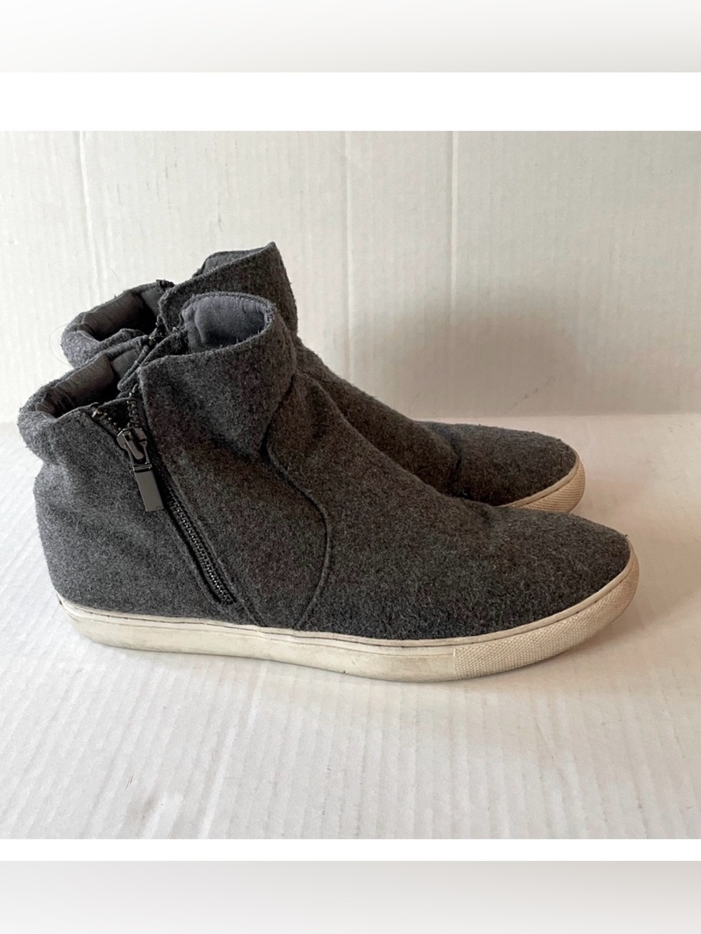Kenneth Cole Gray Sneakers With Zippers